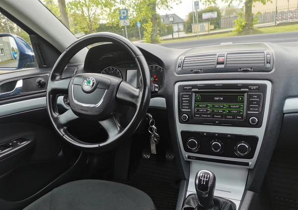 Skoda Octavia cena 17499 przebieg: 305000, rok produkcji 2010 z Złotów małe 407